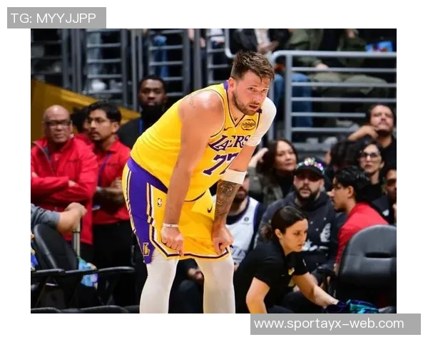 状态低迷表现不佳三球14中4三分7中2仅得11分6板4助失误与犯规频繁